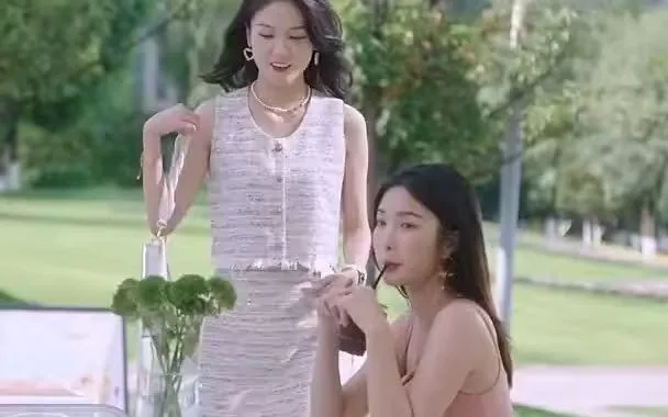 前妻送了我一副镀金棺材海报