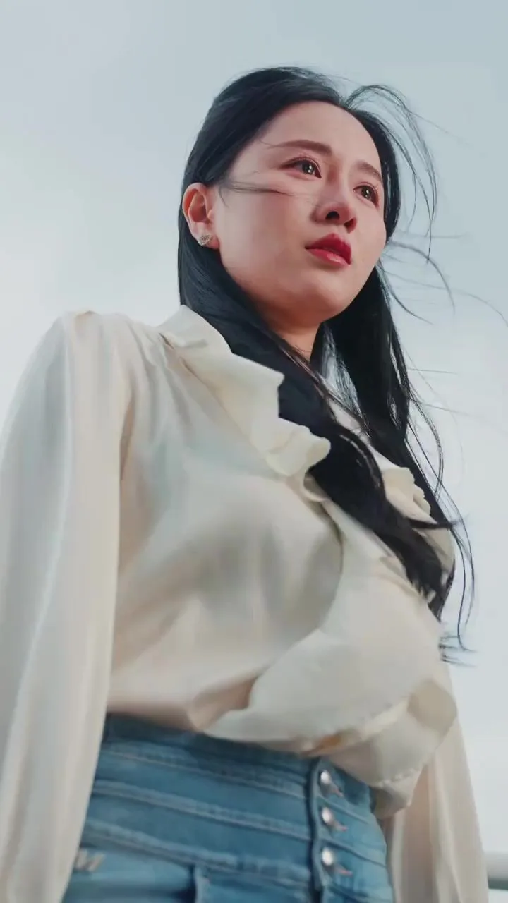 广告女王海报